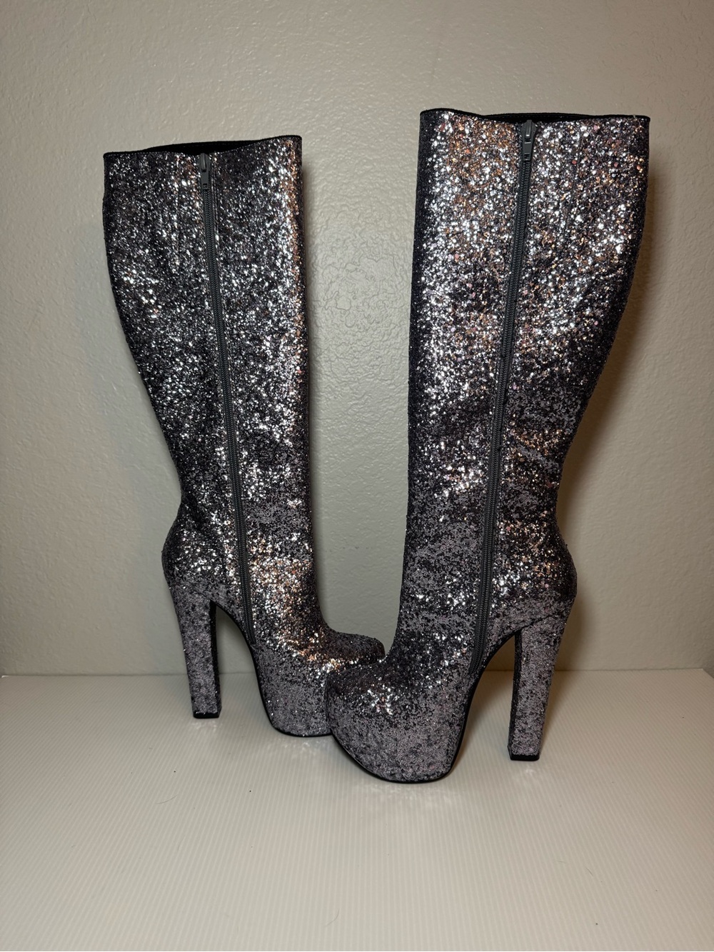 Vintage Luichiny Glitter Hot to Trot Platform Knee-High Boots – Pewter - Picture 4 of 8